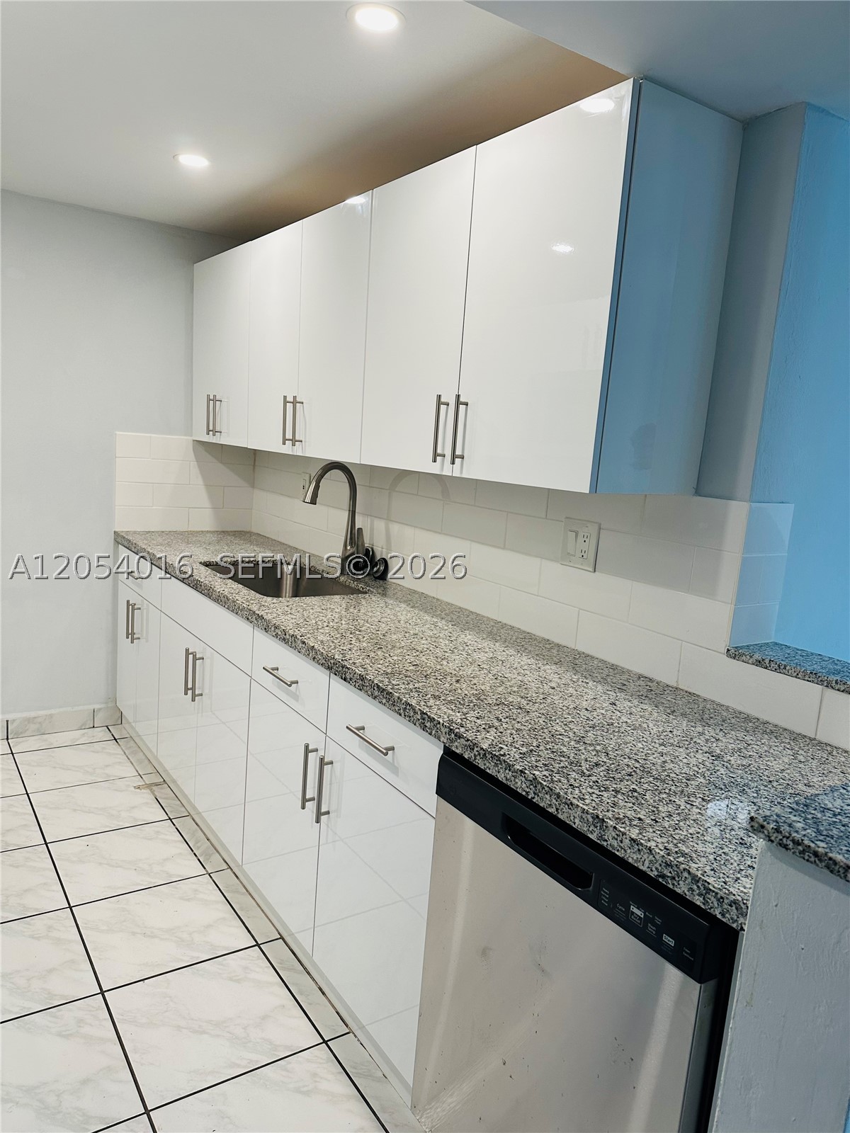 KINGSTON SQUARE CONDO - Residential Lease