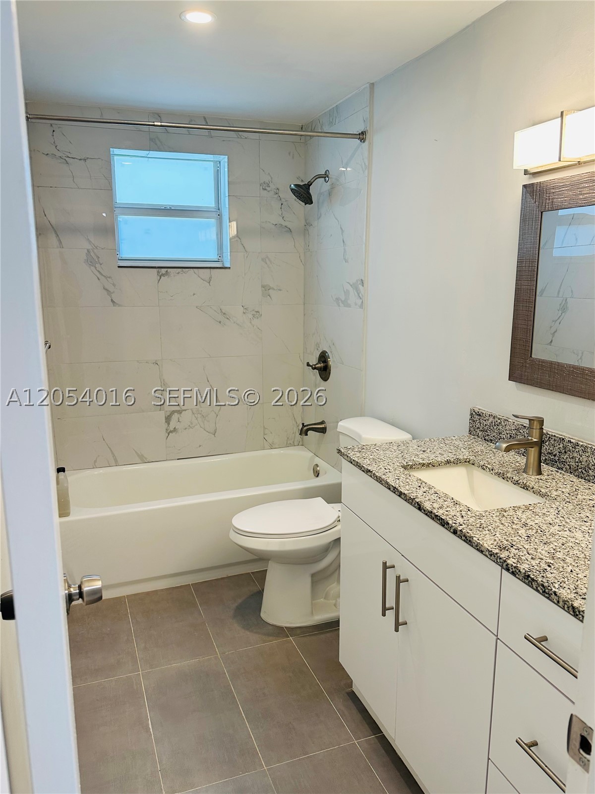 KINGSTON SQUARE CONDO - Residential Lease
