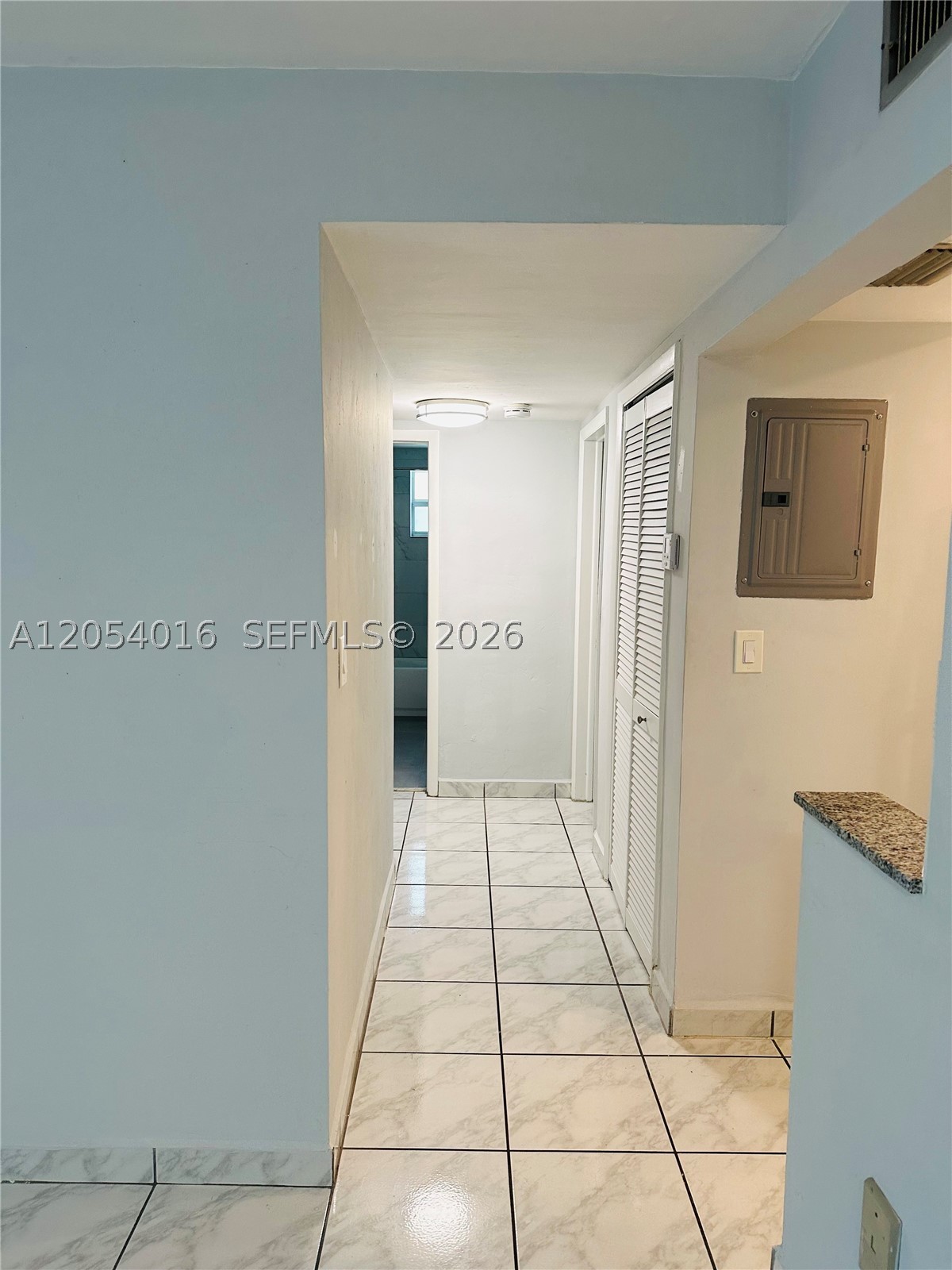KINGSTON SQUARE CONDO - Residential Lease