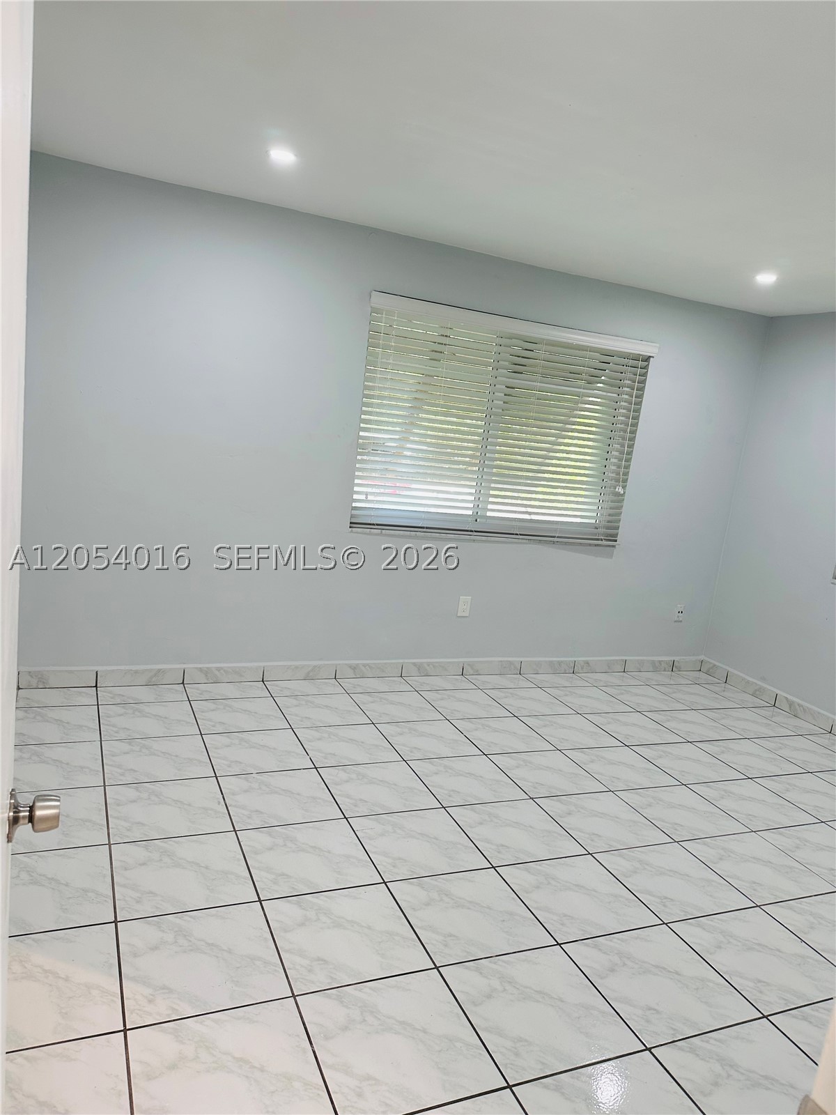 KINGSTON SQUARE CONDO - Residential Lease