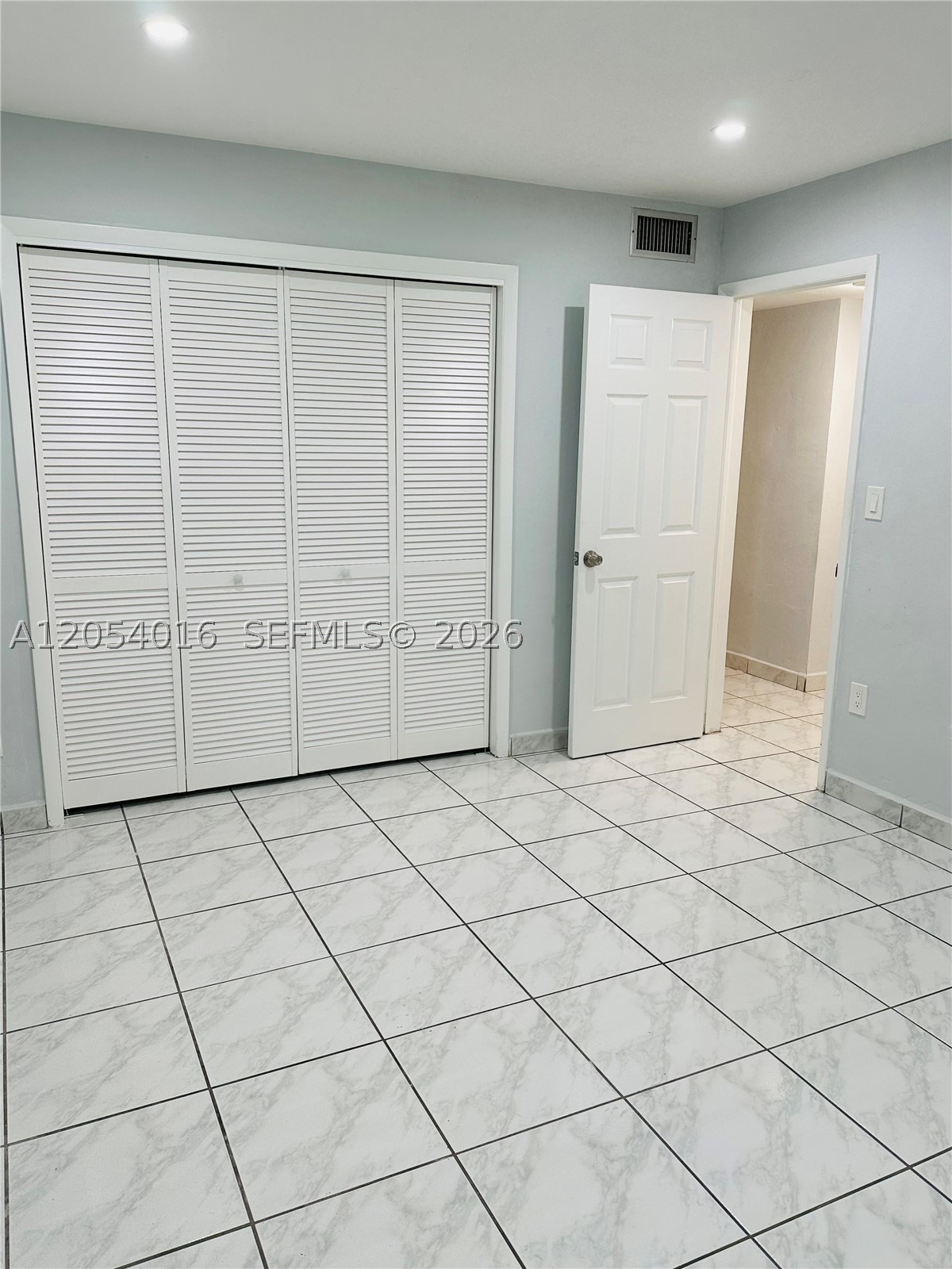 KINGSTON SQUARE CONDO - Residential Lease