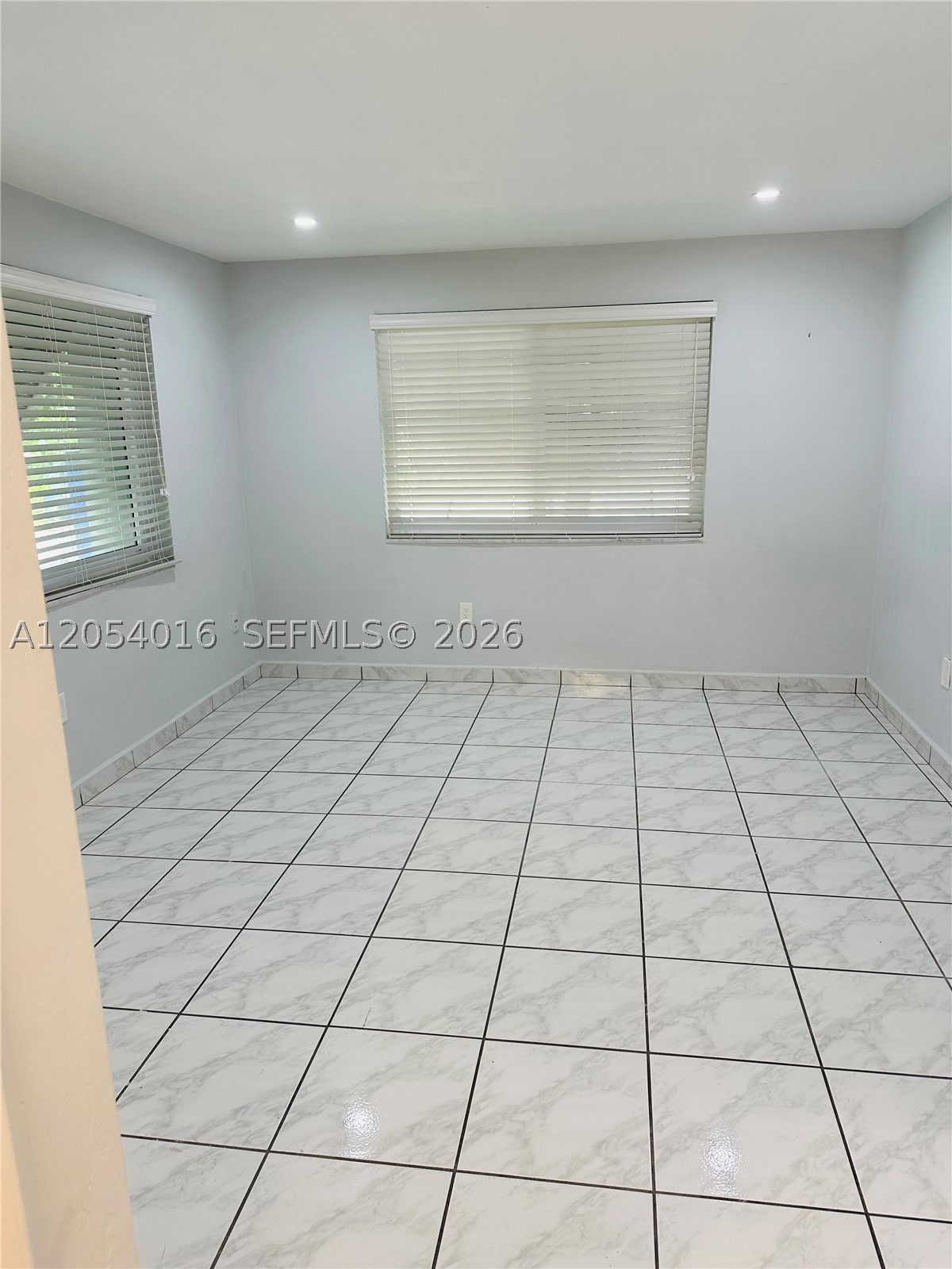 KINGSTON SQUARE CONDO - Residential Lease