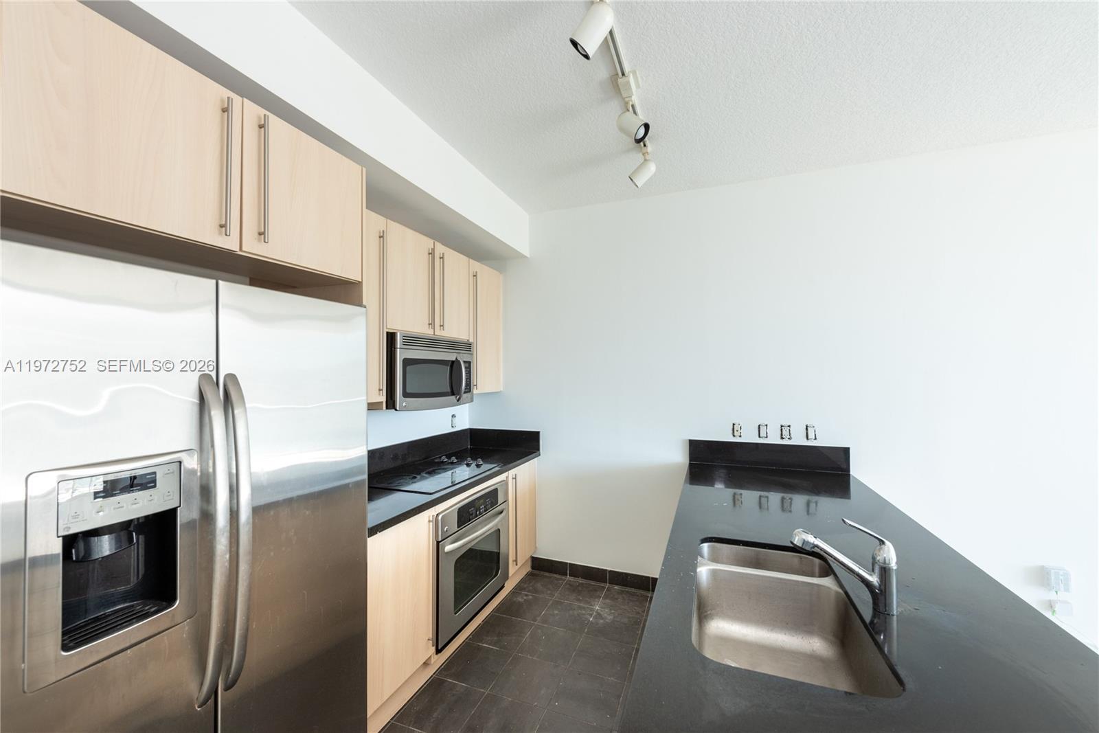 THE AXIS ON BRICKELL COND - Residential