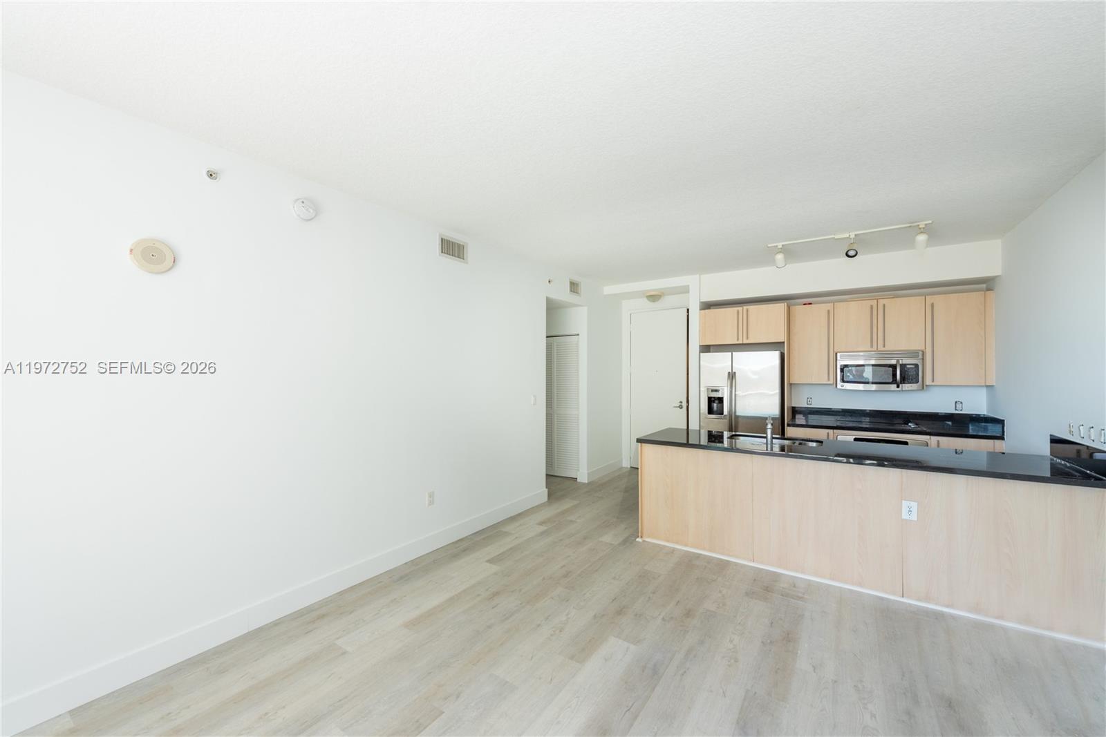 THE AXIS ON BRICKELL COND - Residential