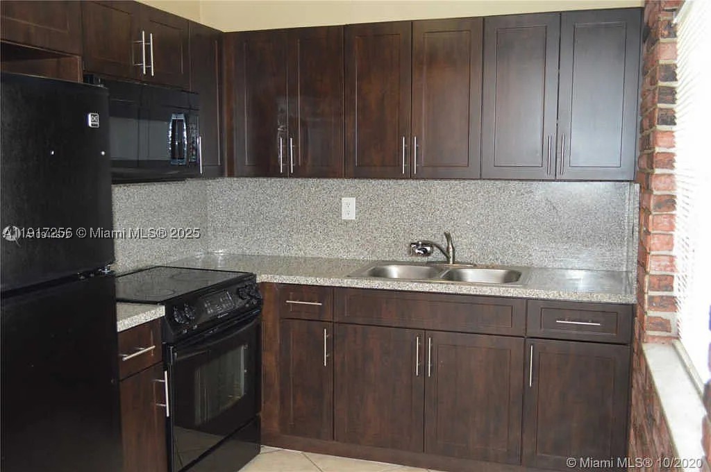 COLLIER MANOR 4TH ADD - Residential Income