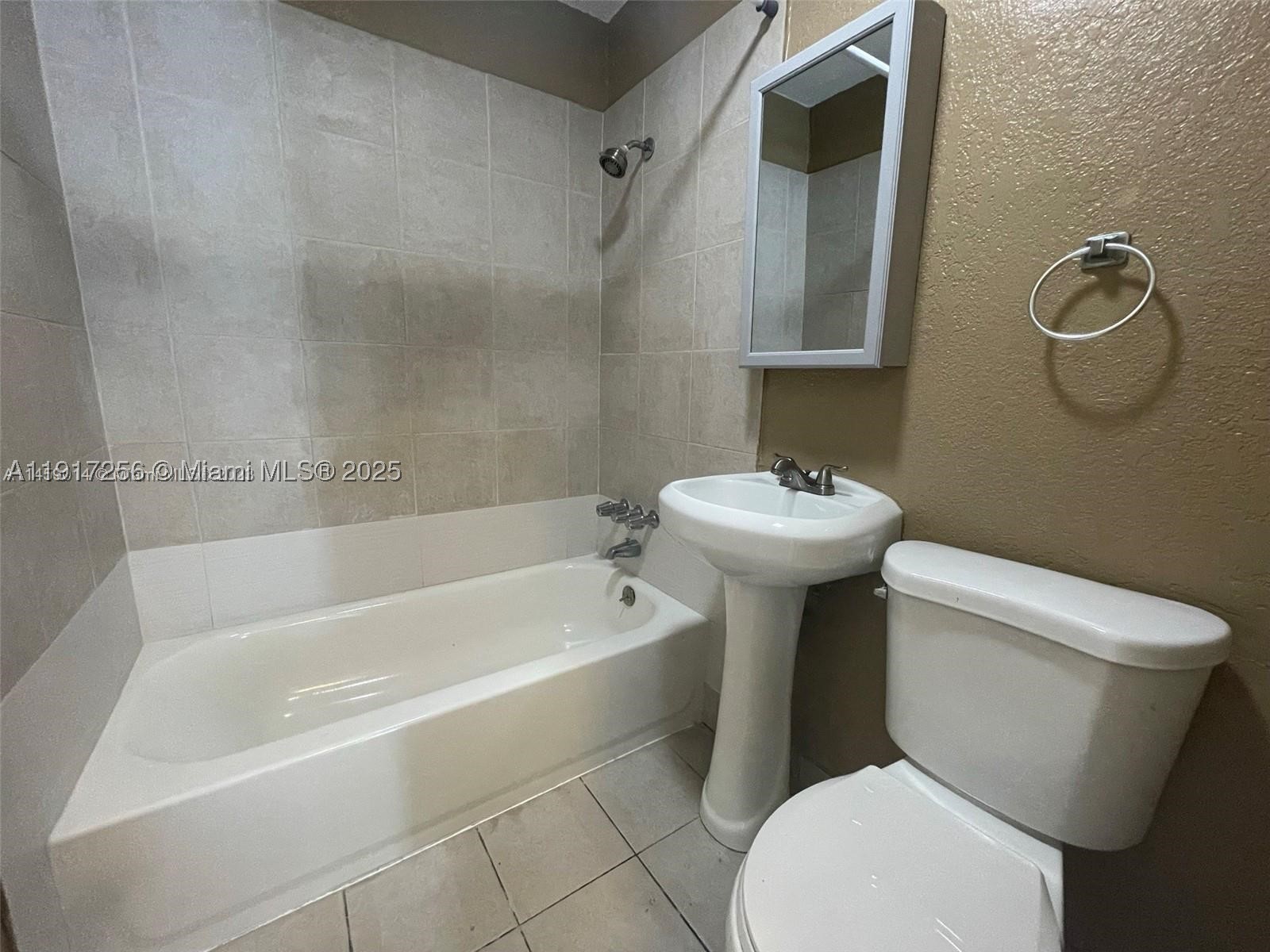 COLLIER MANOR 4TH ADD - Residential Income