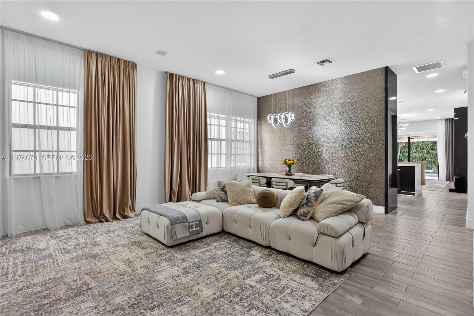 PARKLAND VILLAGE REPLAT O - Residential