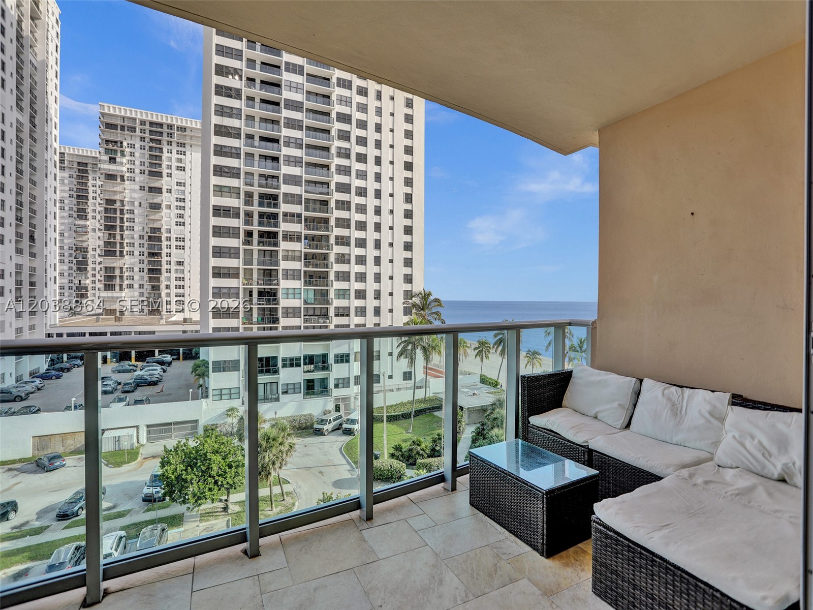 WAVE CONDO - Residential