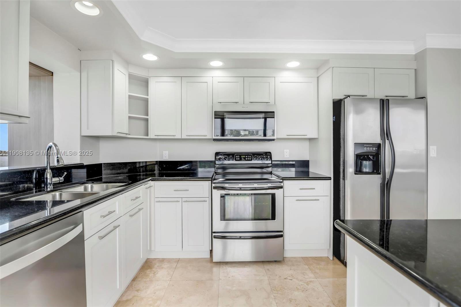 BRICKELL BAY CLUB CONDO - Residential Lease
