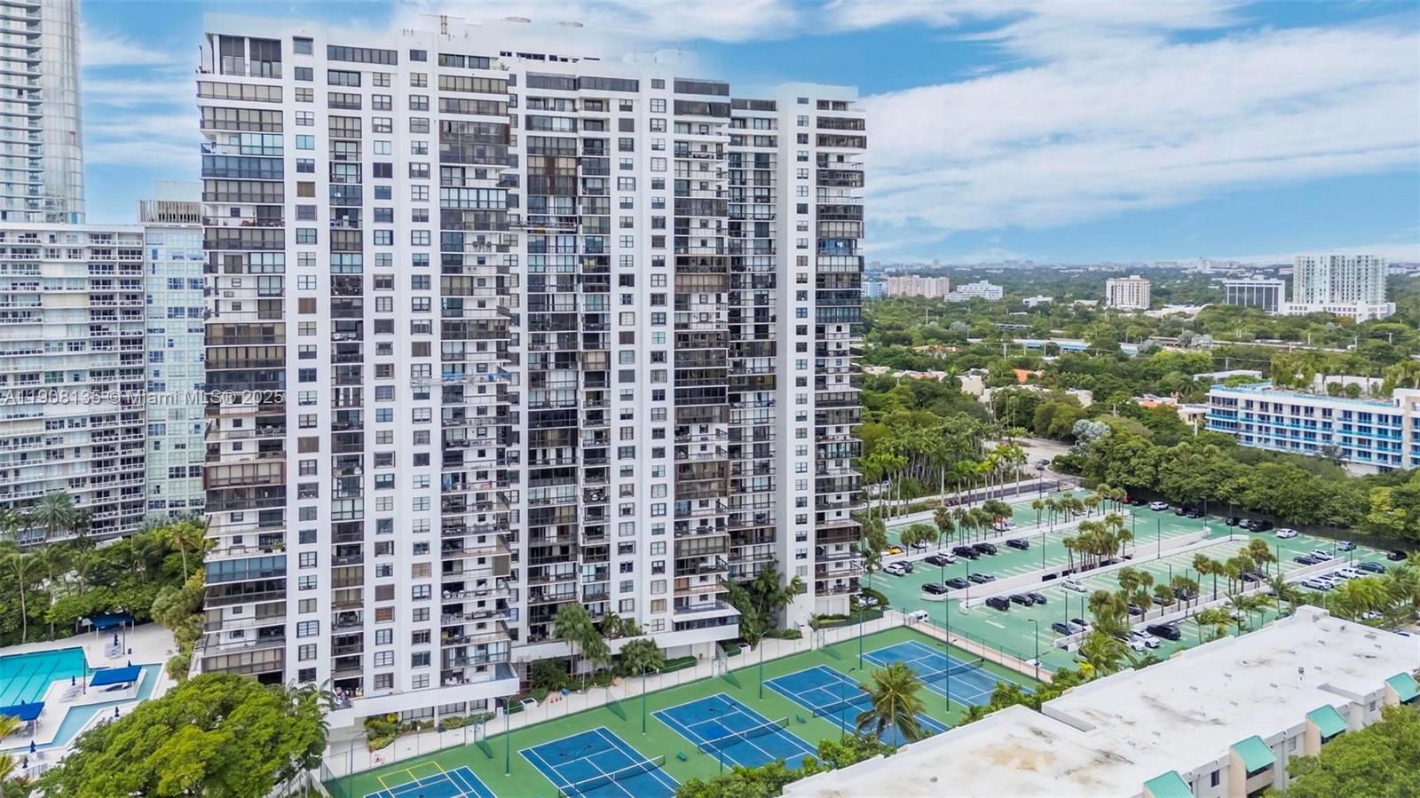 BRICKELL BAY CLUB CONDO - Residential Lease