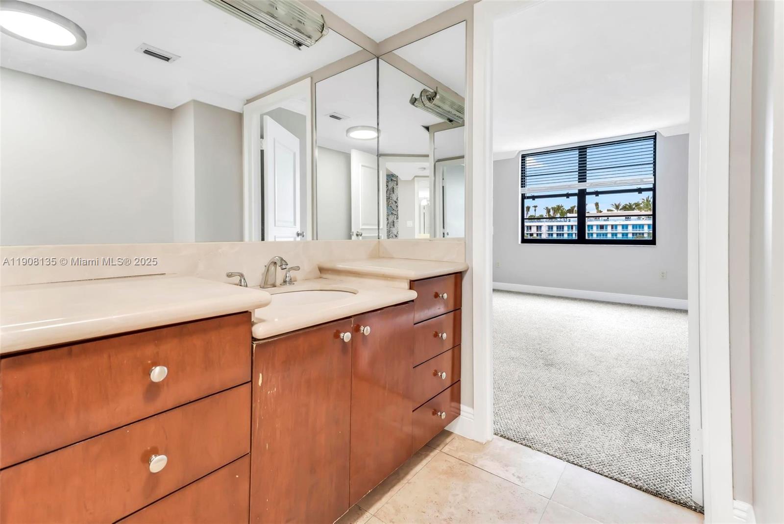 BRICKELL BAY CLUB CONDO - Residential Lease