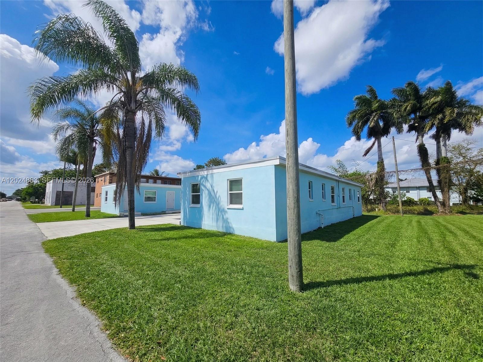 ROYAL PALM - Residential Income