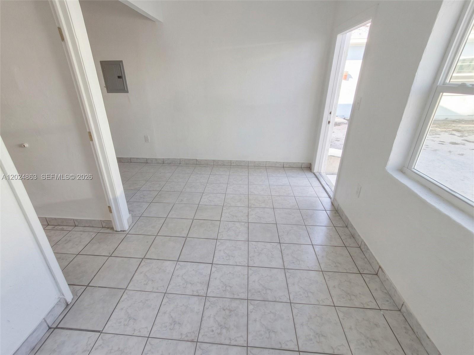 ROYAL PALM - Residential Income
