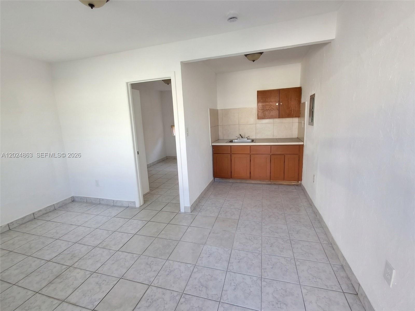 ROYAL PALM - Residential Income