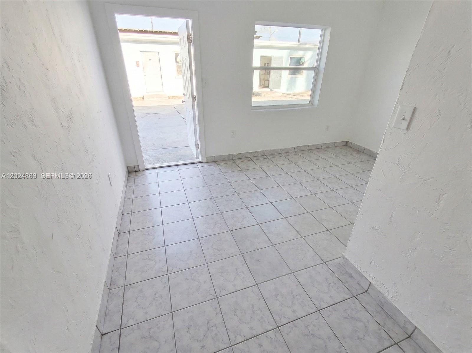 ROYAL PALM - Residential Income