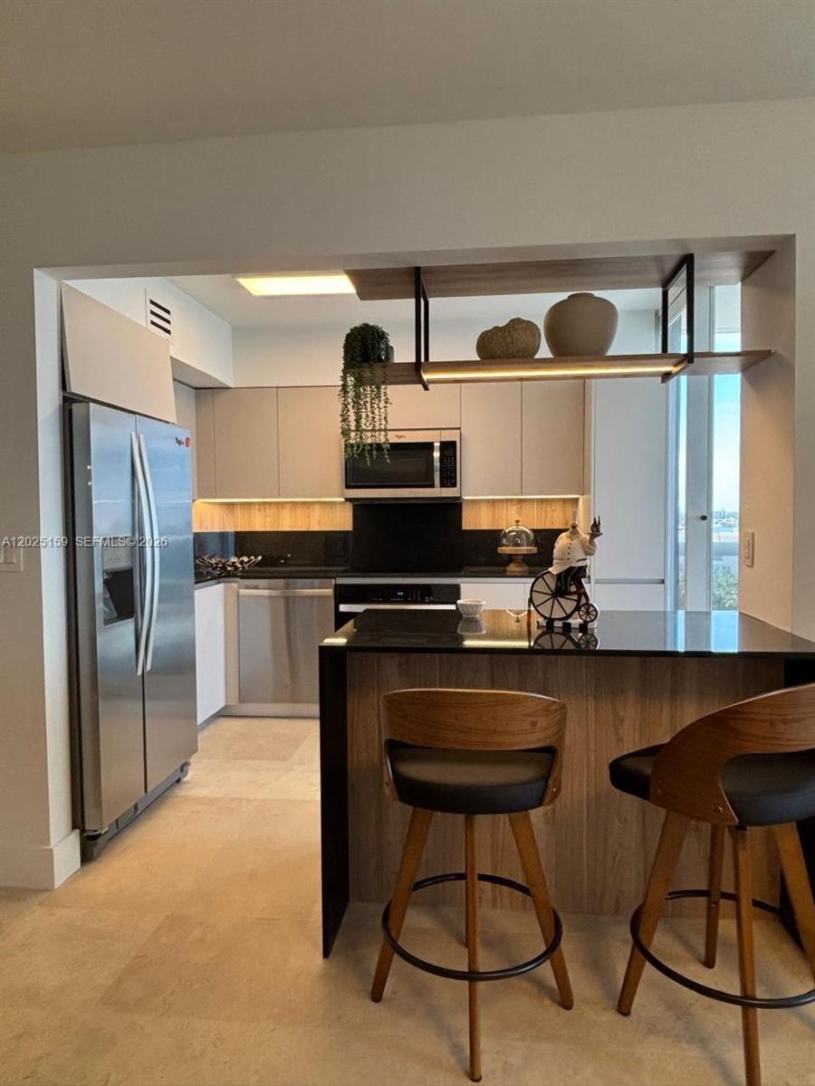LA GORCE PALACE CONDO - Residential Lease