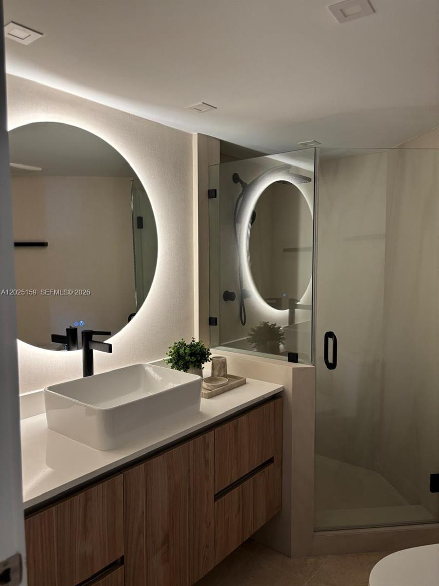 LA GORCE PALACE CONDO - Residential Lease