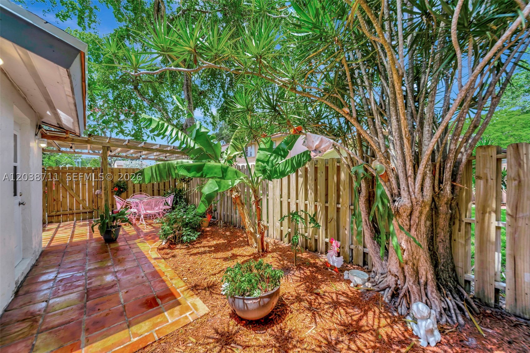 APPLE CREEK - Residential