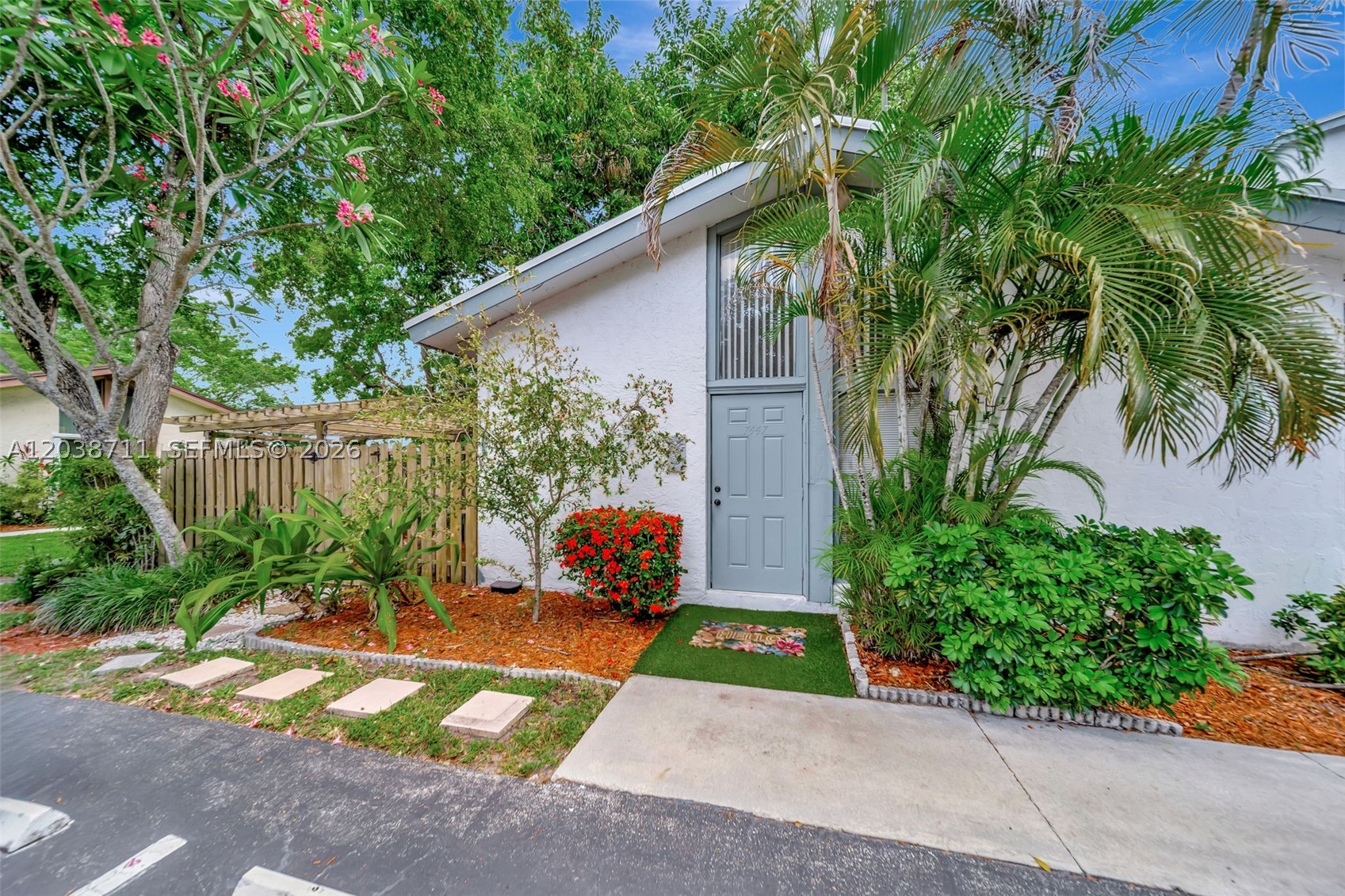APPLE CREEK - Residential