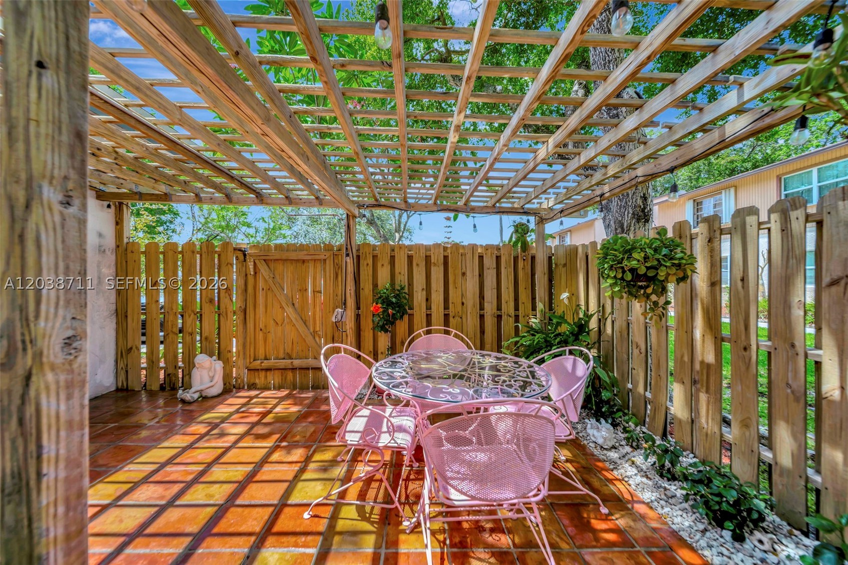 APPLE CREEK - Residential