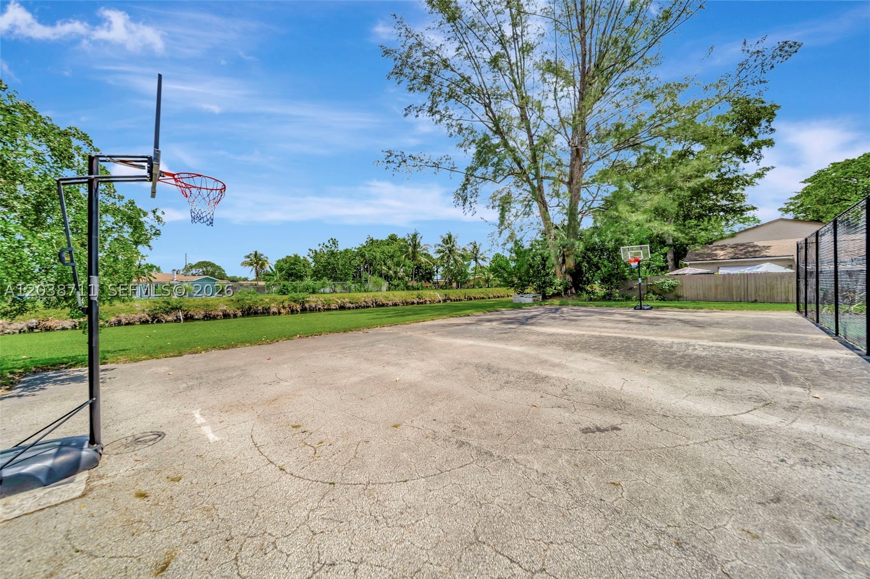 APPLE CREEK - Residential