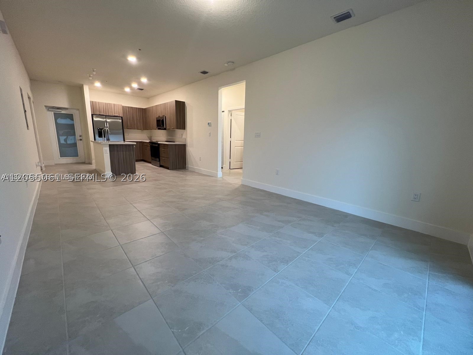 DOWNTOWN DORAL SOUTH PHAS - Residential Lease