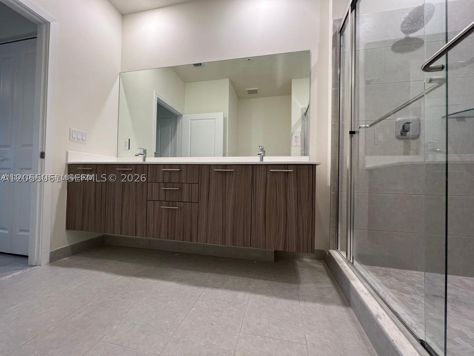 DOWNTOWN DORAL SOUTH PHAS - Residential Lease