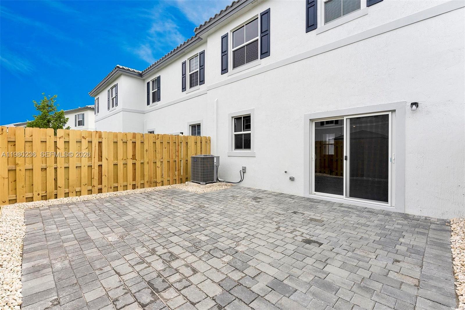 WYNDHAM LAKES PLAZA - Residential