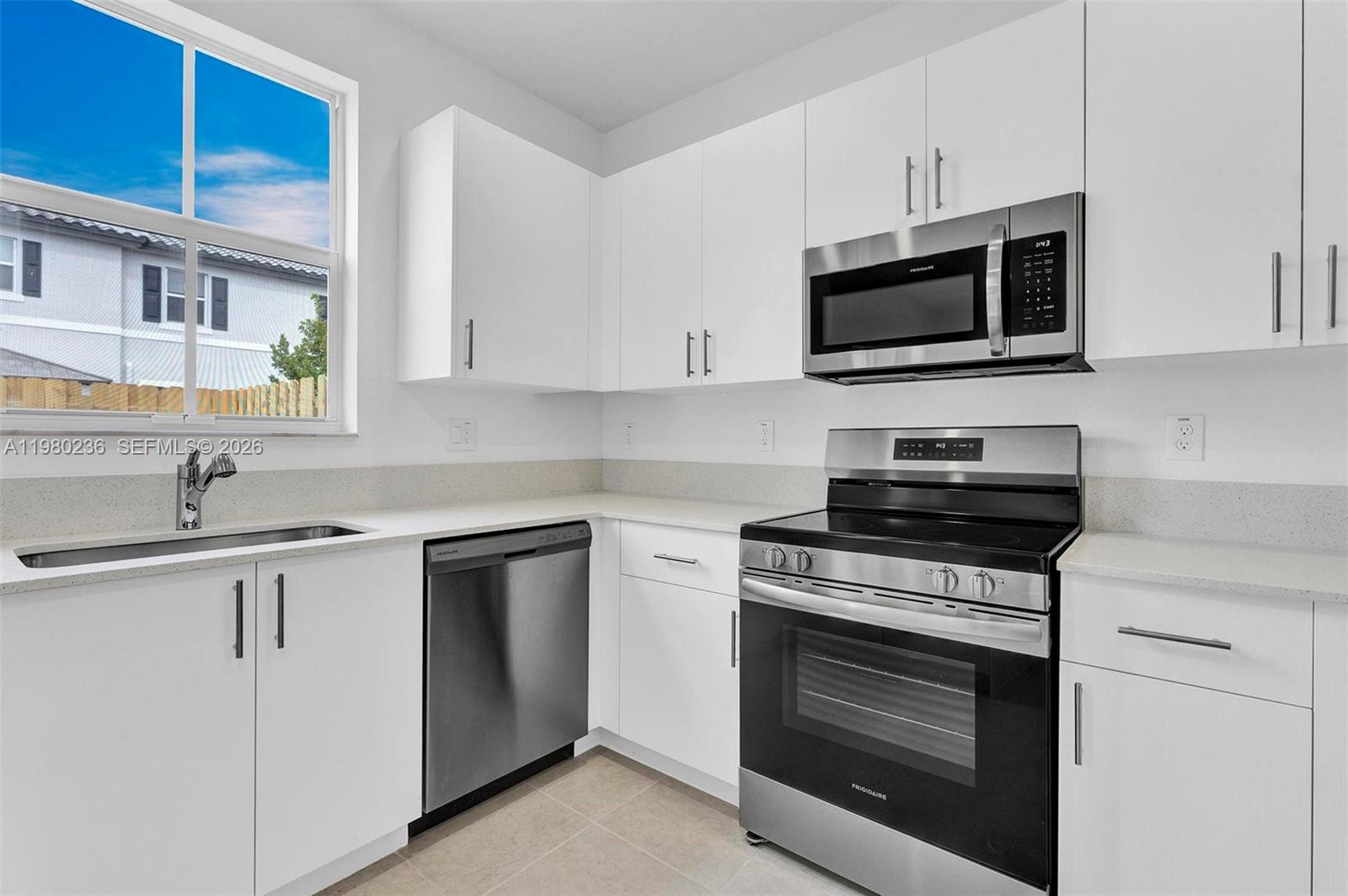 WYNDHAM LAKES PLAZA - Residential