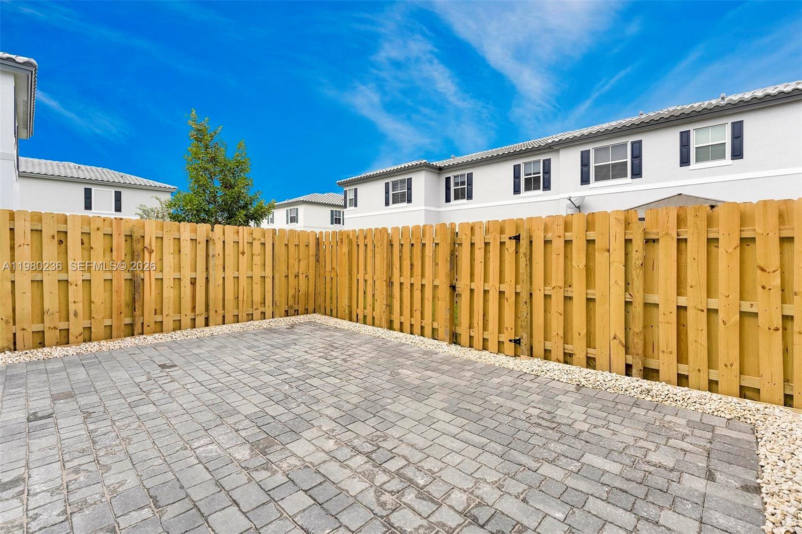 WYNDHAM LAKES PLAZA - Residential