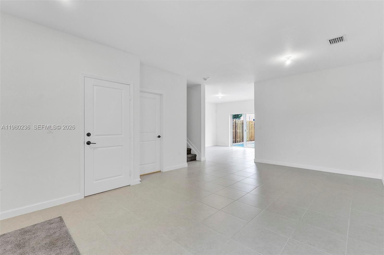 WYNDHAM LAKES PLAZA - Residential
