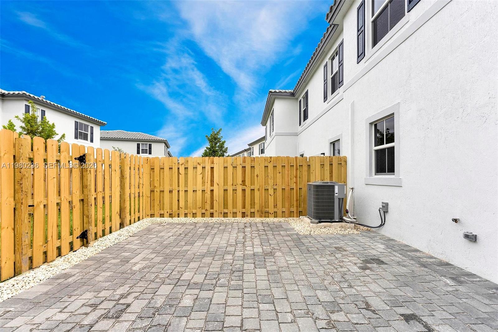 WYNDHAM LAKES PLAZA - Residential