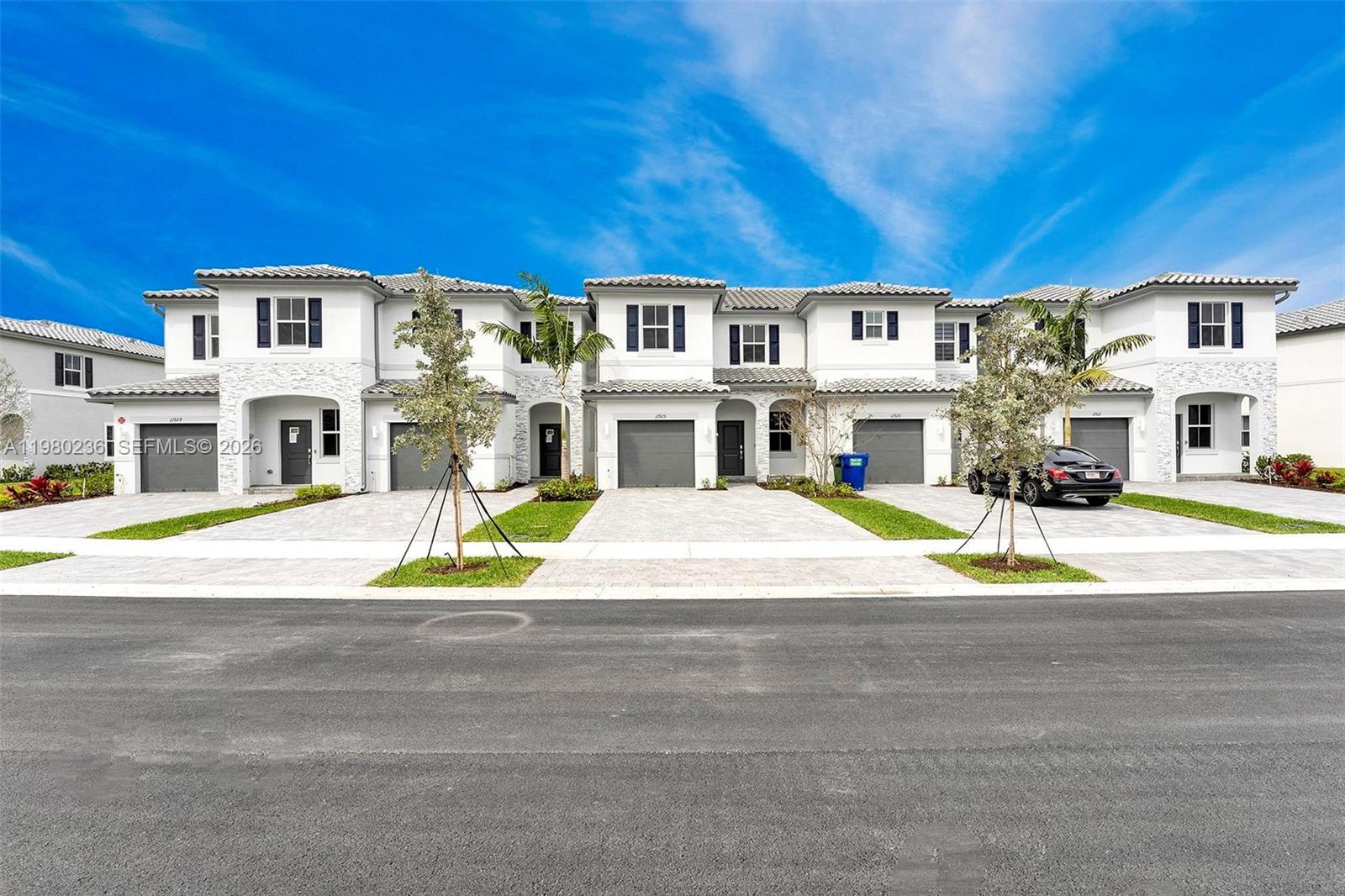 WYNDHAM LAKES PLAZA - Residential