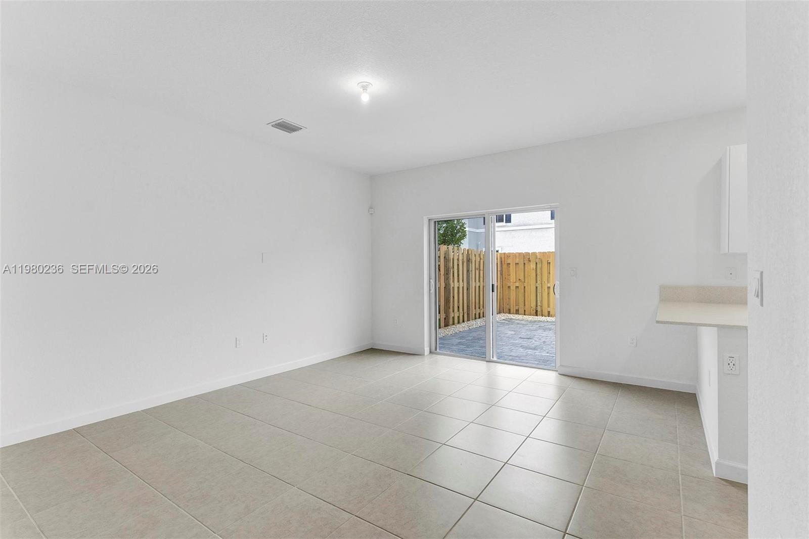 WYNDHAM LAKES PLAZA - Residential