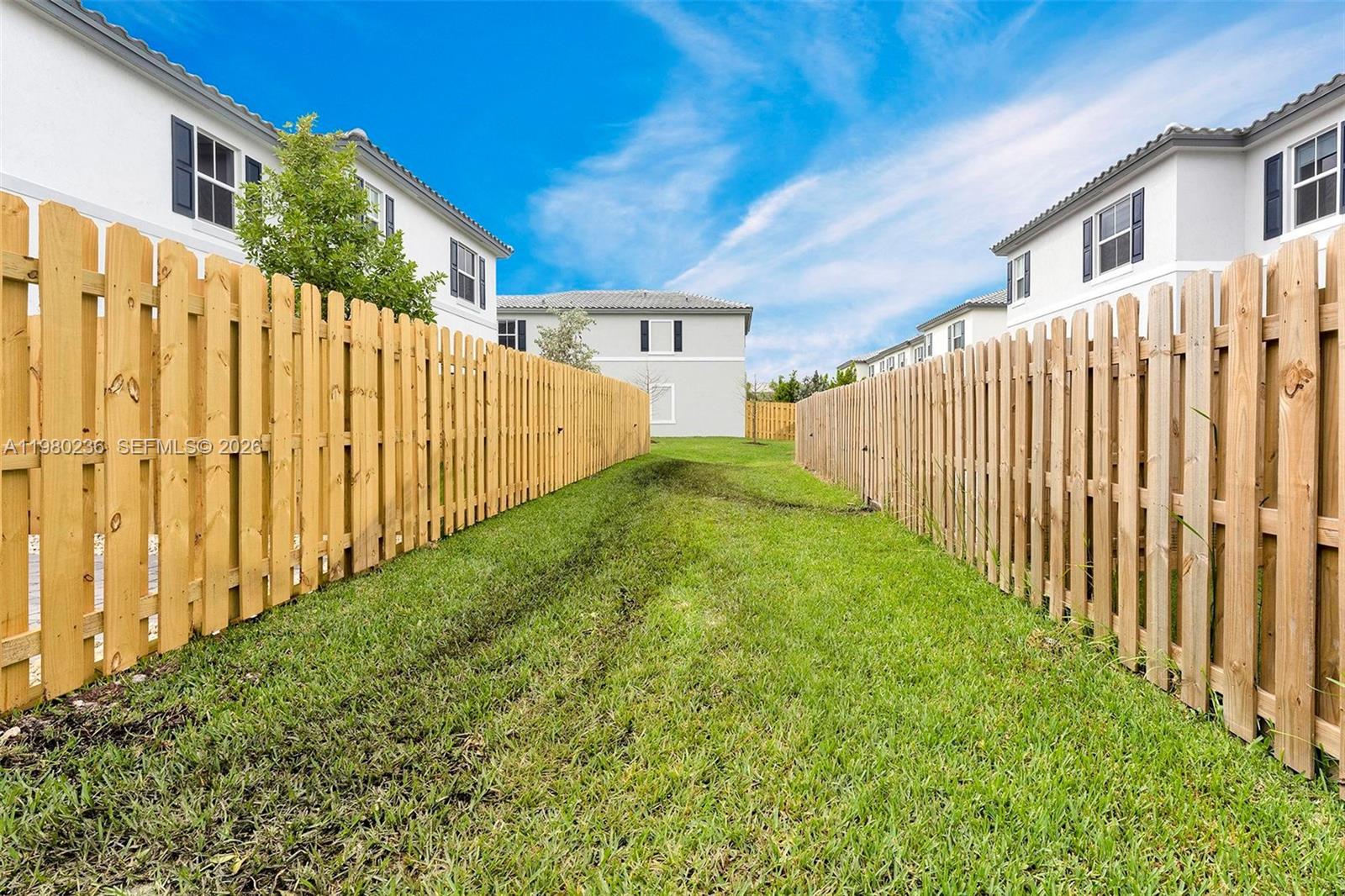 WYNDHAM LAKES PLAZA - Residential