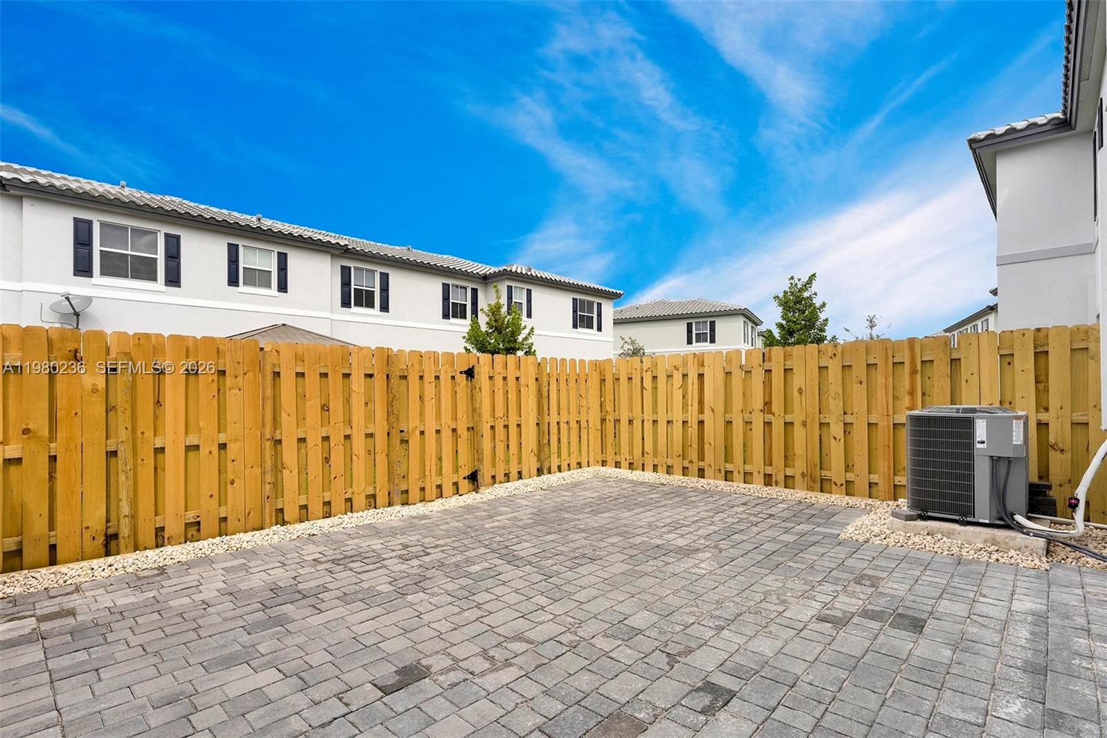 WYNDHAM LAKES PLAZA - Residential