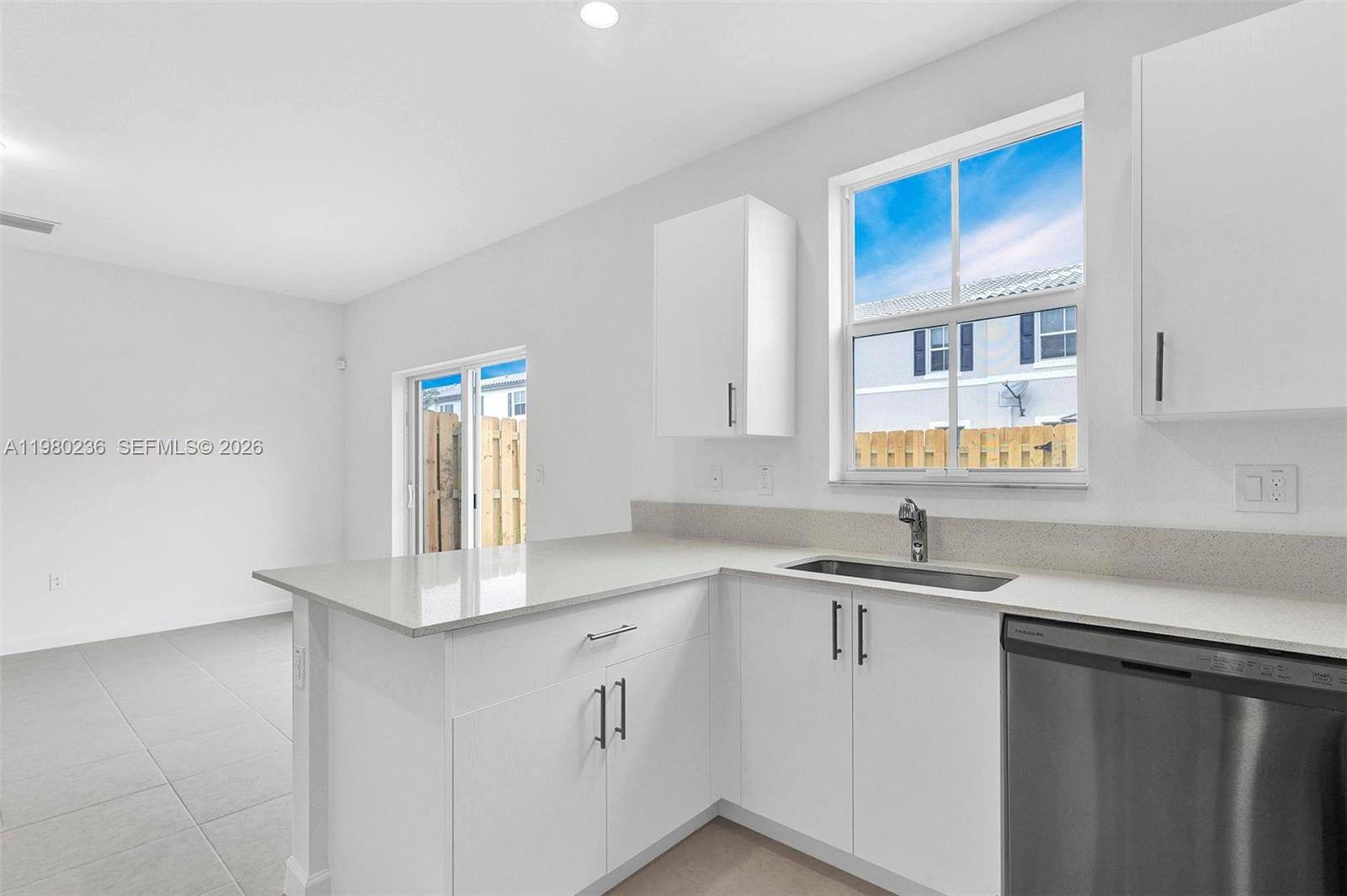 WYNDHAM LAKES PLAZA - Residential