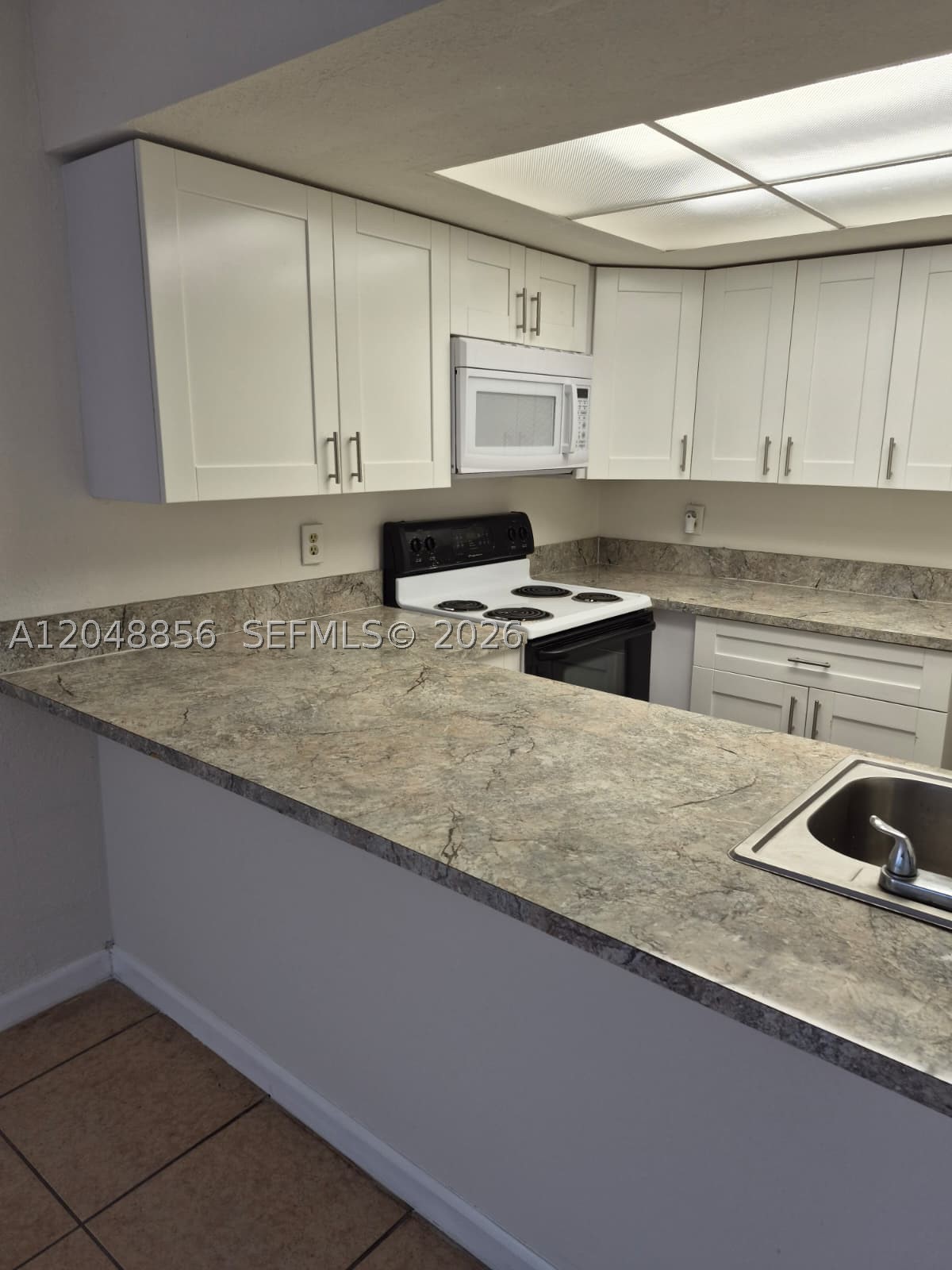 PARKWAY GROVE CONDO PART - Residential Lease