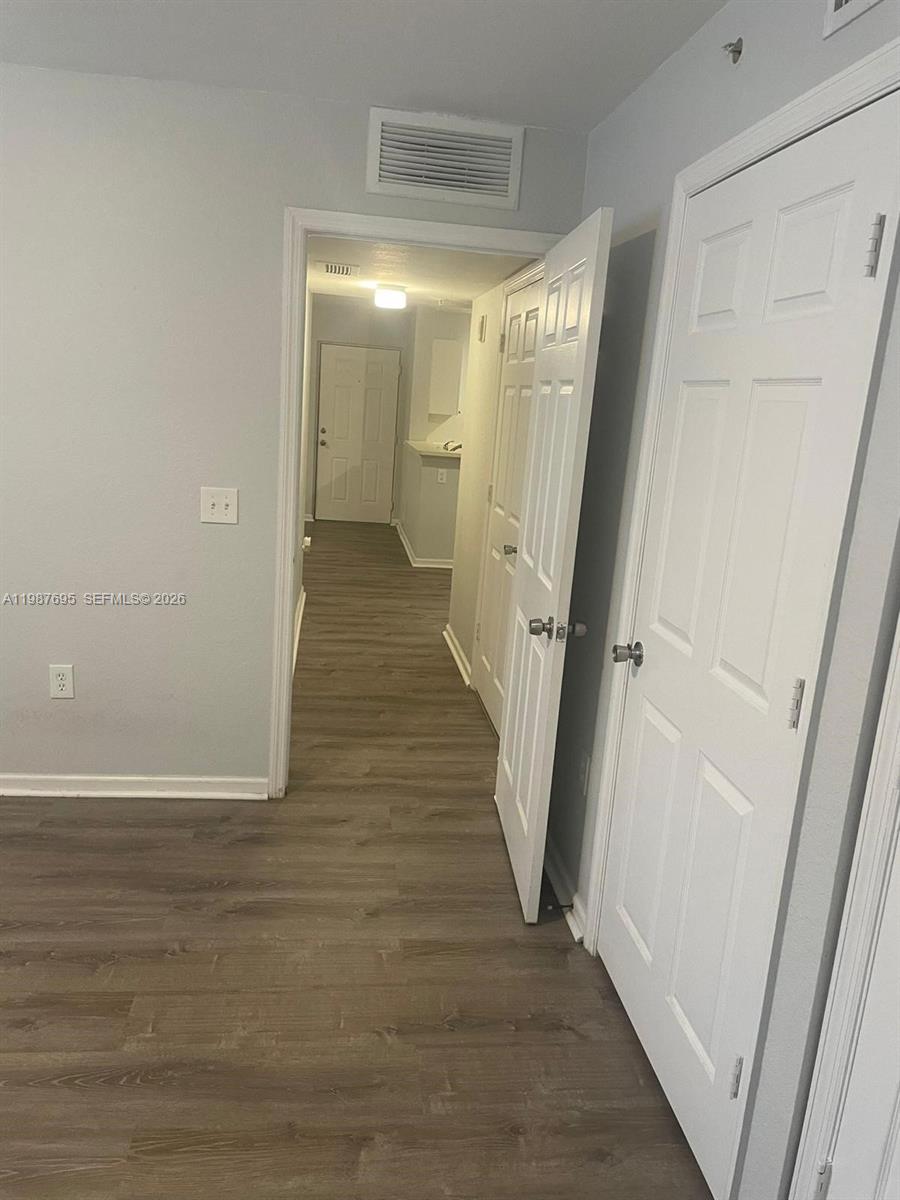 VISTA TRACE 8 CONDO - Residential