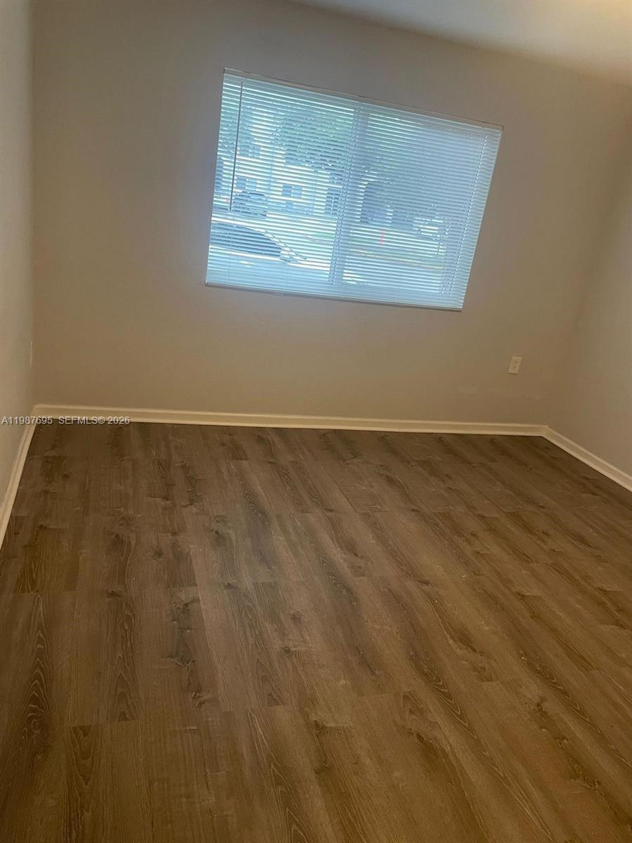 VISTA TRACE 8 CONDO - Residential