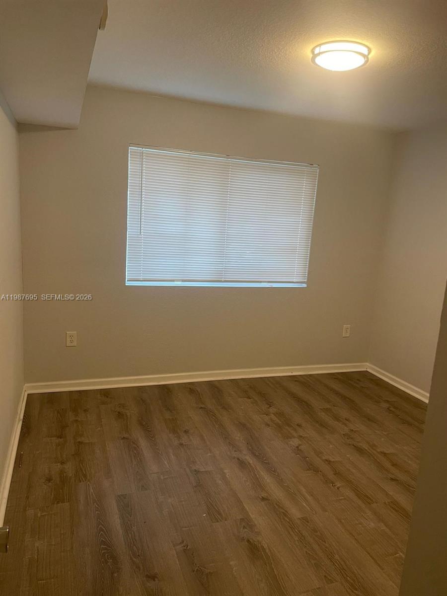 VISTA TRACE 8 CONDO - Residential