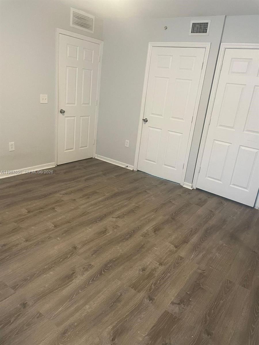 VISTA TRACE 8 CONDO - Residential