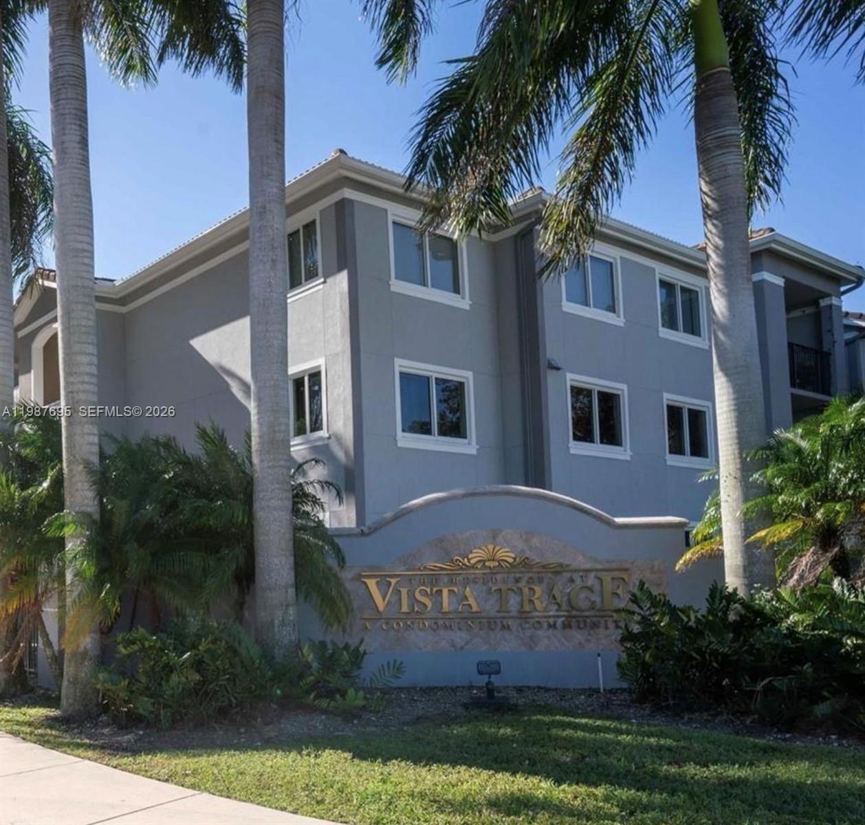 Spacious 2 bed 2 bath unit. Complex is gated and offers pool and clubhouse facilities. Ground floor. Rented for 2050 until August 14 2026. Investor ideal or end user. Tenant occupied. Please 24hs notice for showings