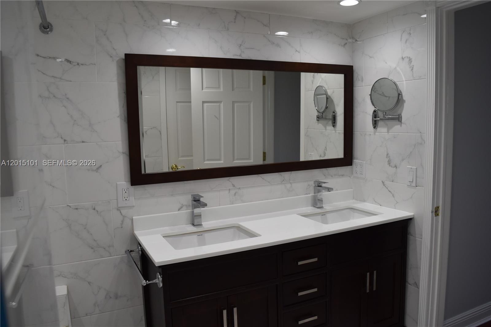 MIDDLE RIVER TOWER CONDO - Residential