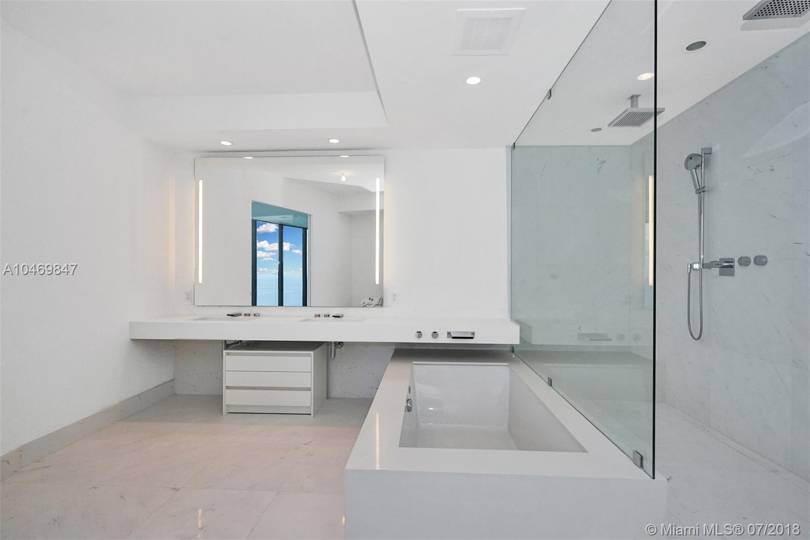 18555 COLLINS AVENUE COND - Residential