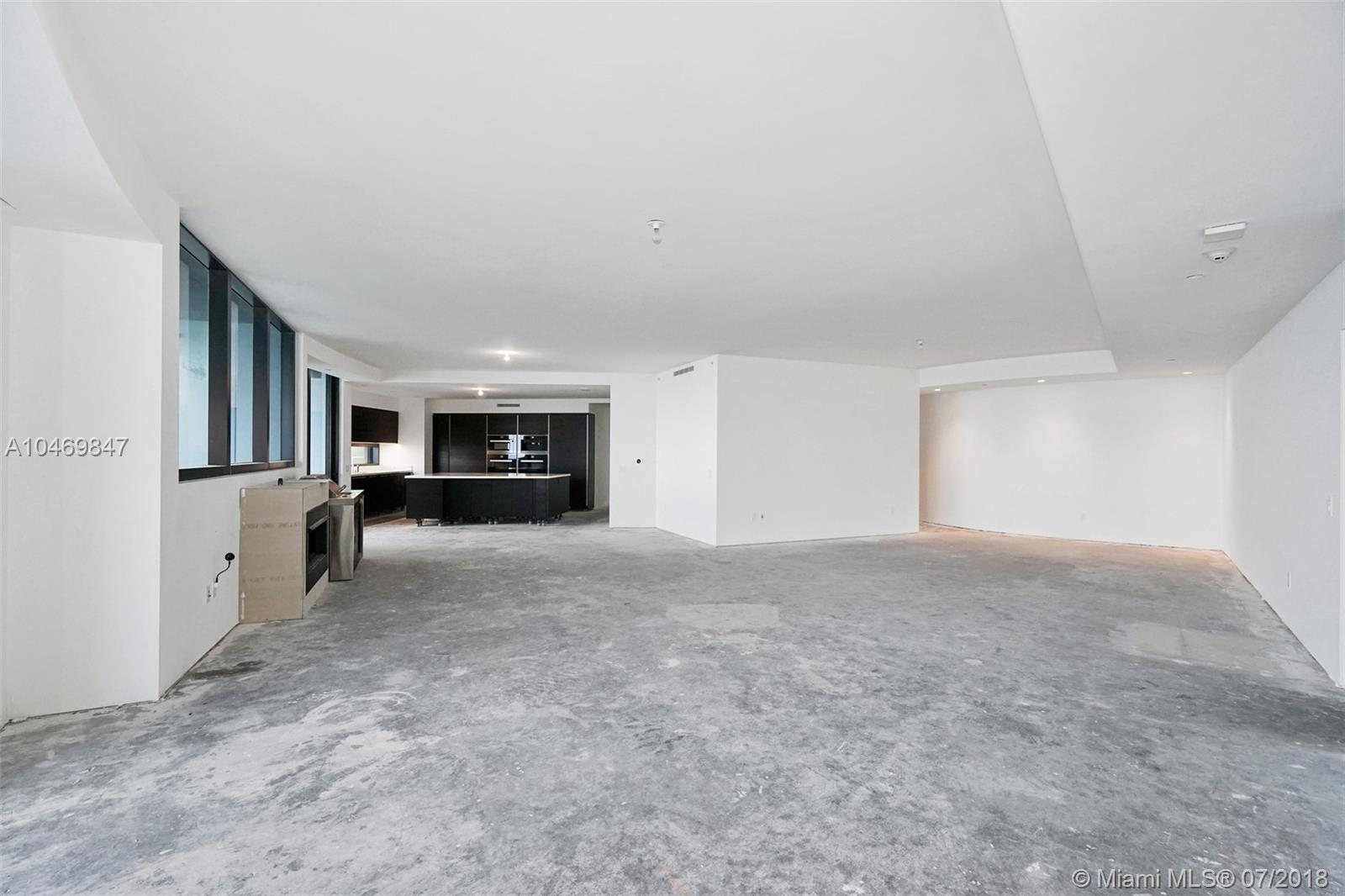 18555 COLLINS AVENUE COND - Residential