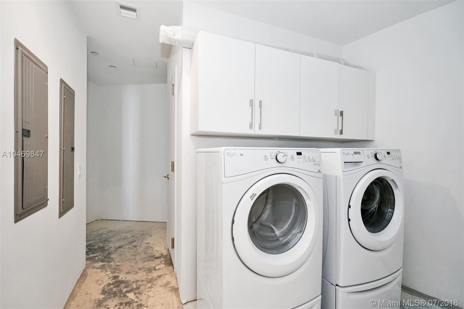 18555 COLLINS AVENUE COND - Residential