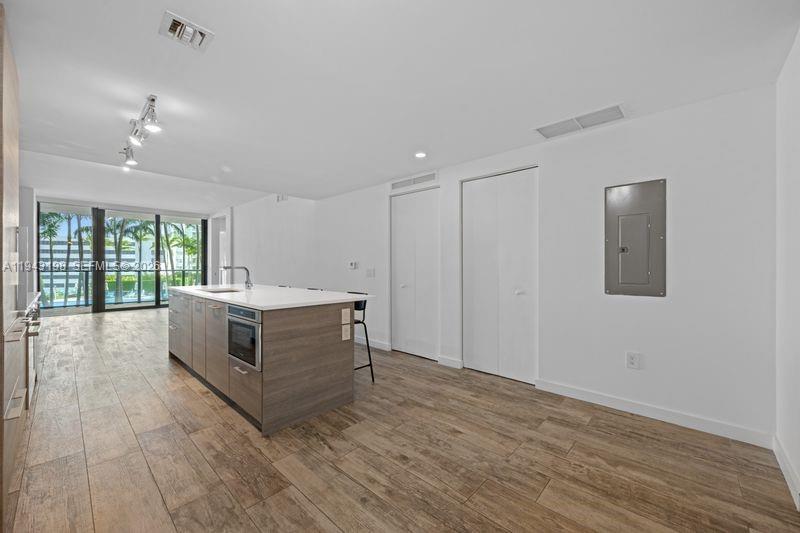 PARAISO BAY CONDO - Residential