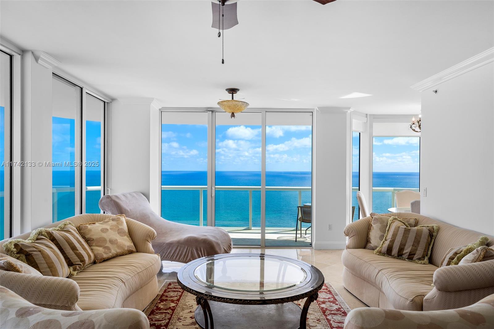 AKOYA CONDO - Residential