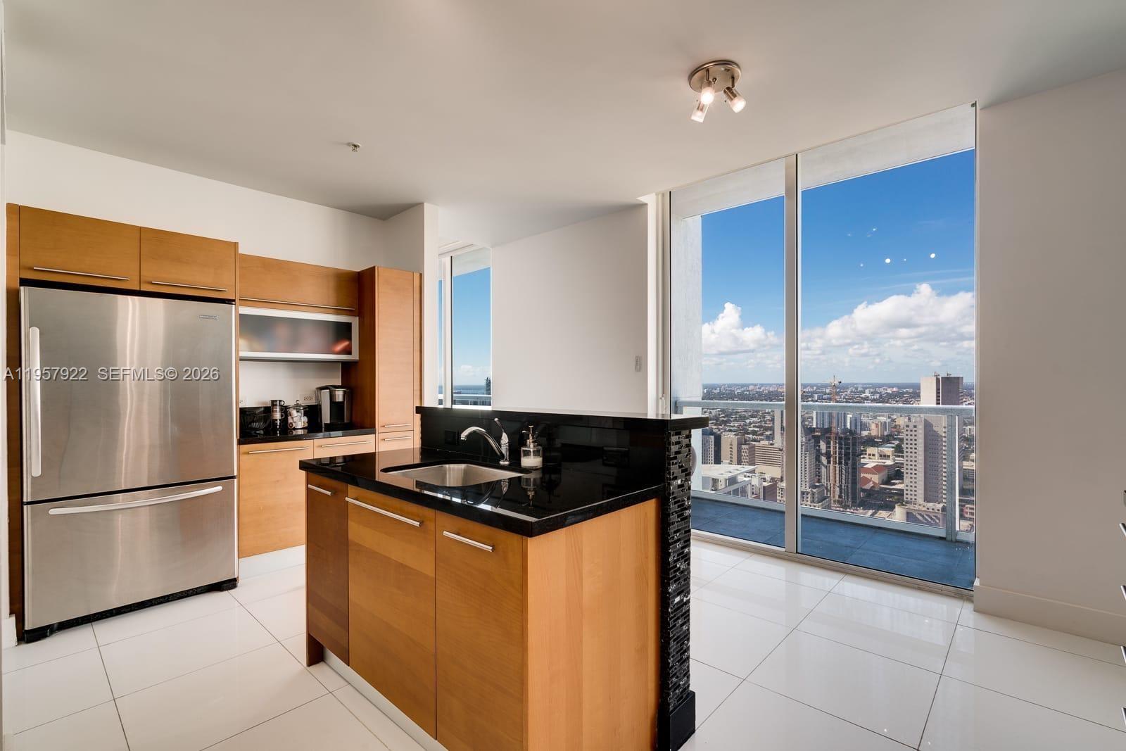 VIZCAYNE SOUTH CONDO - Residential